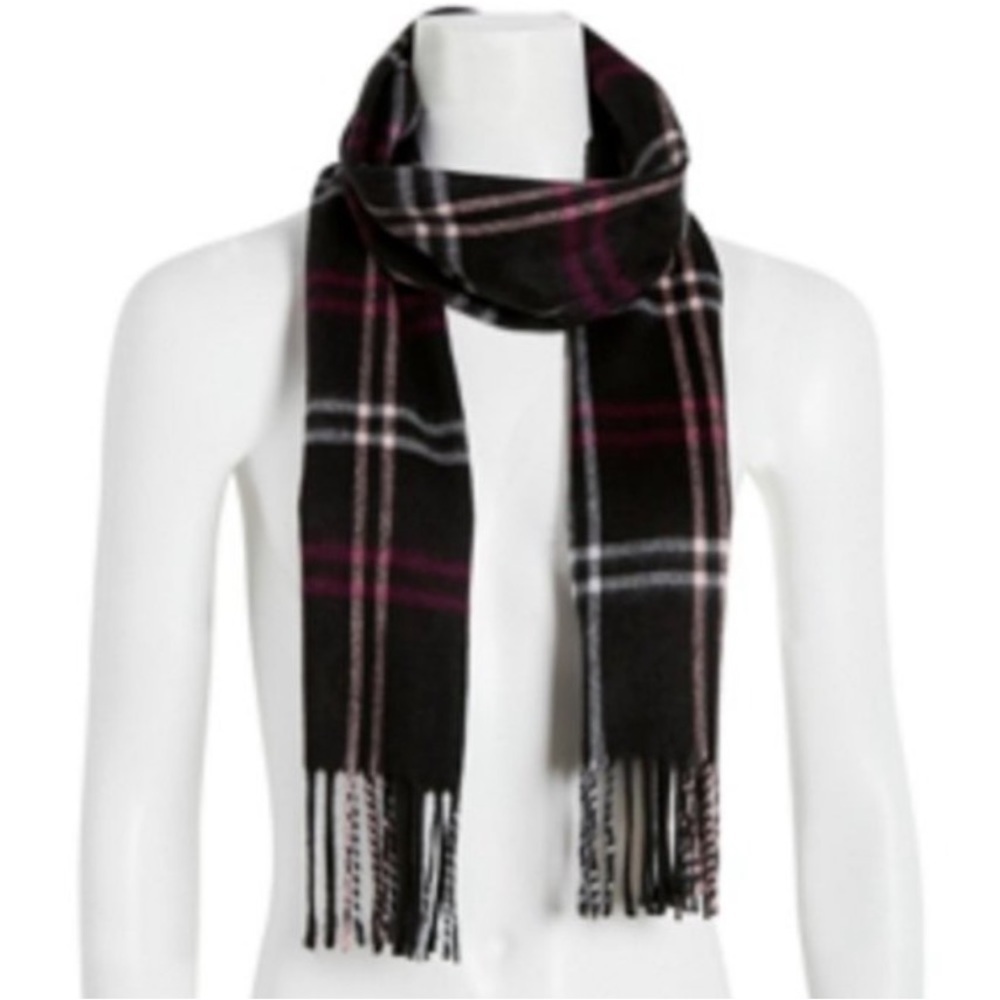 3/$25 🙌🏼 NWT Steve Madden Made in Italy Plaid Fuzzy Scarf